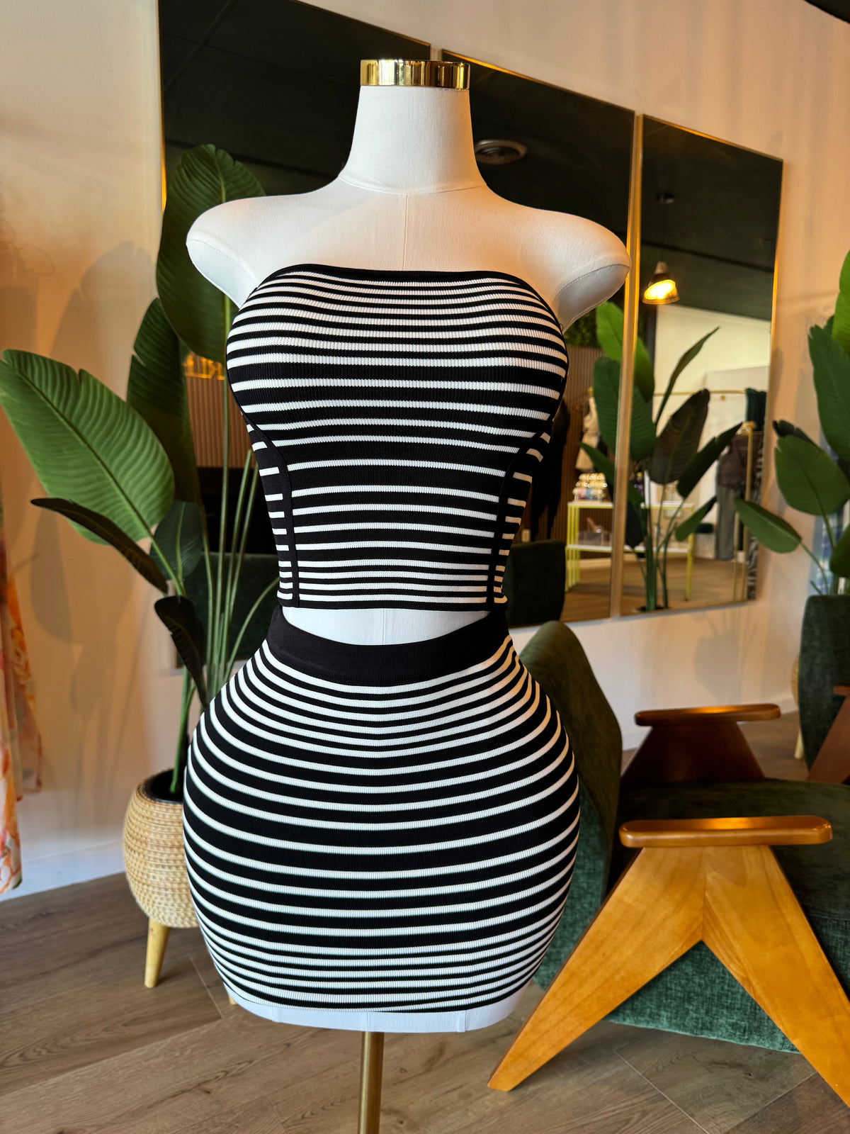 BLK & Wht skirt set
